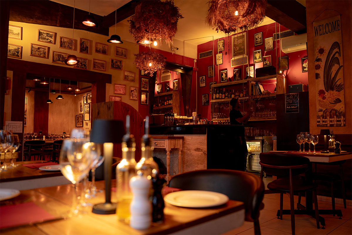 dining-rooms-welcome-where-it-all-begins-the-cousins-restaurant